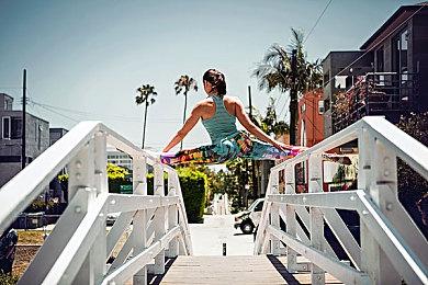 3DM速报：《英雄联盟》季中赛RNG将重赛三场 B社《星空》延期明年